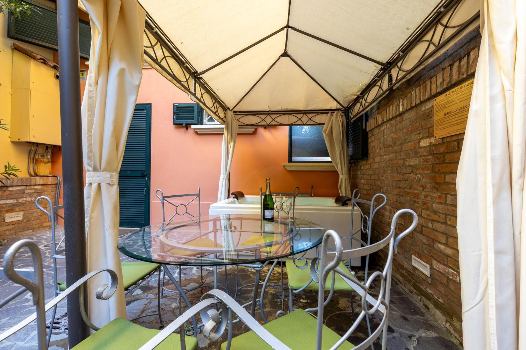 Bolognaroomscom - Isaia Garden Private Garden Spa Bath, Bologna